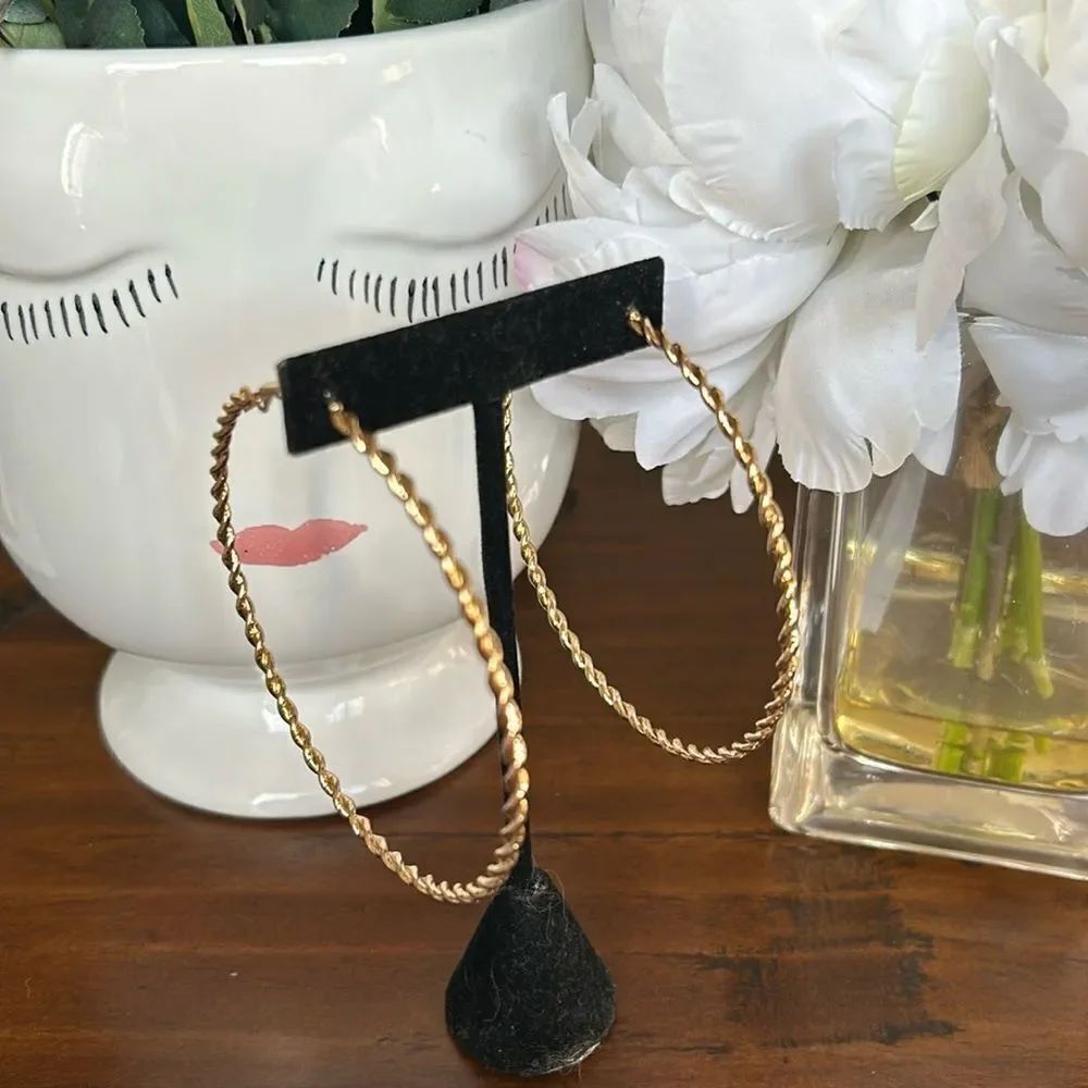 Gold color large hoops super light weighted